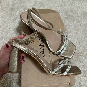 Gold sparkling heels (holiday heels)